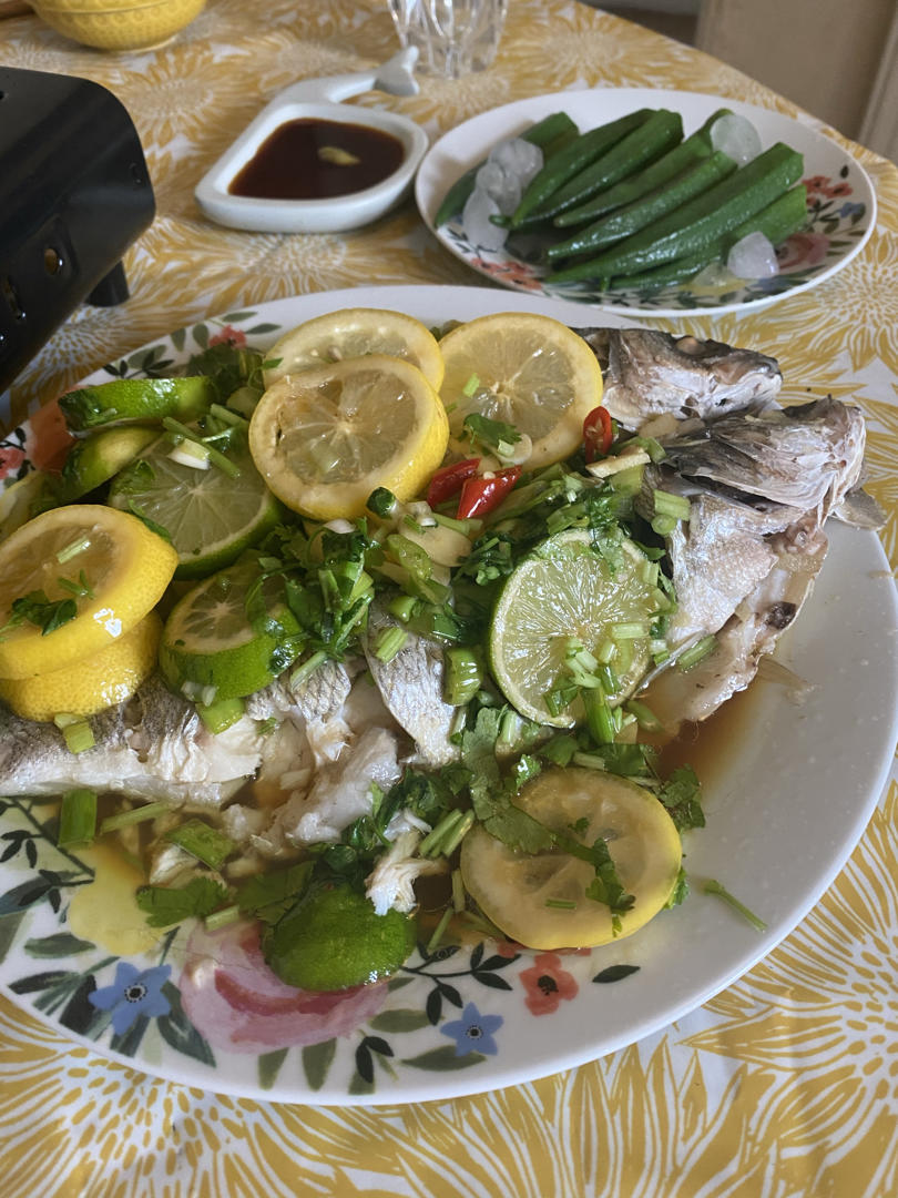 泰式青柠蒸鲈鱼