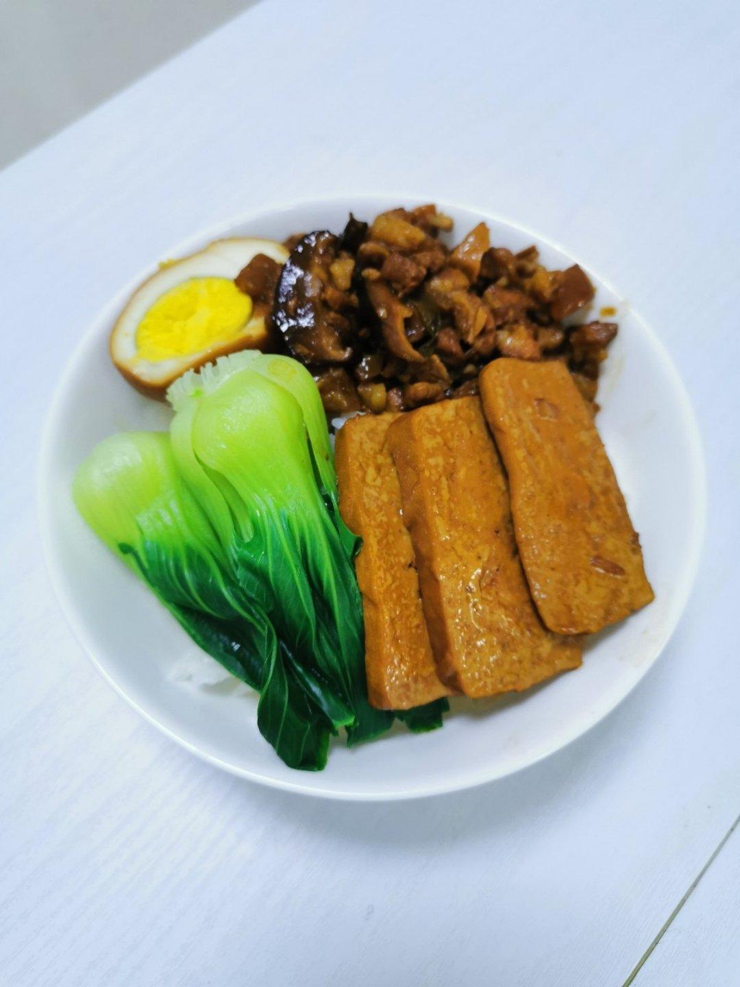 洋葱酥卤肉饭