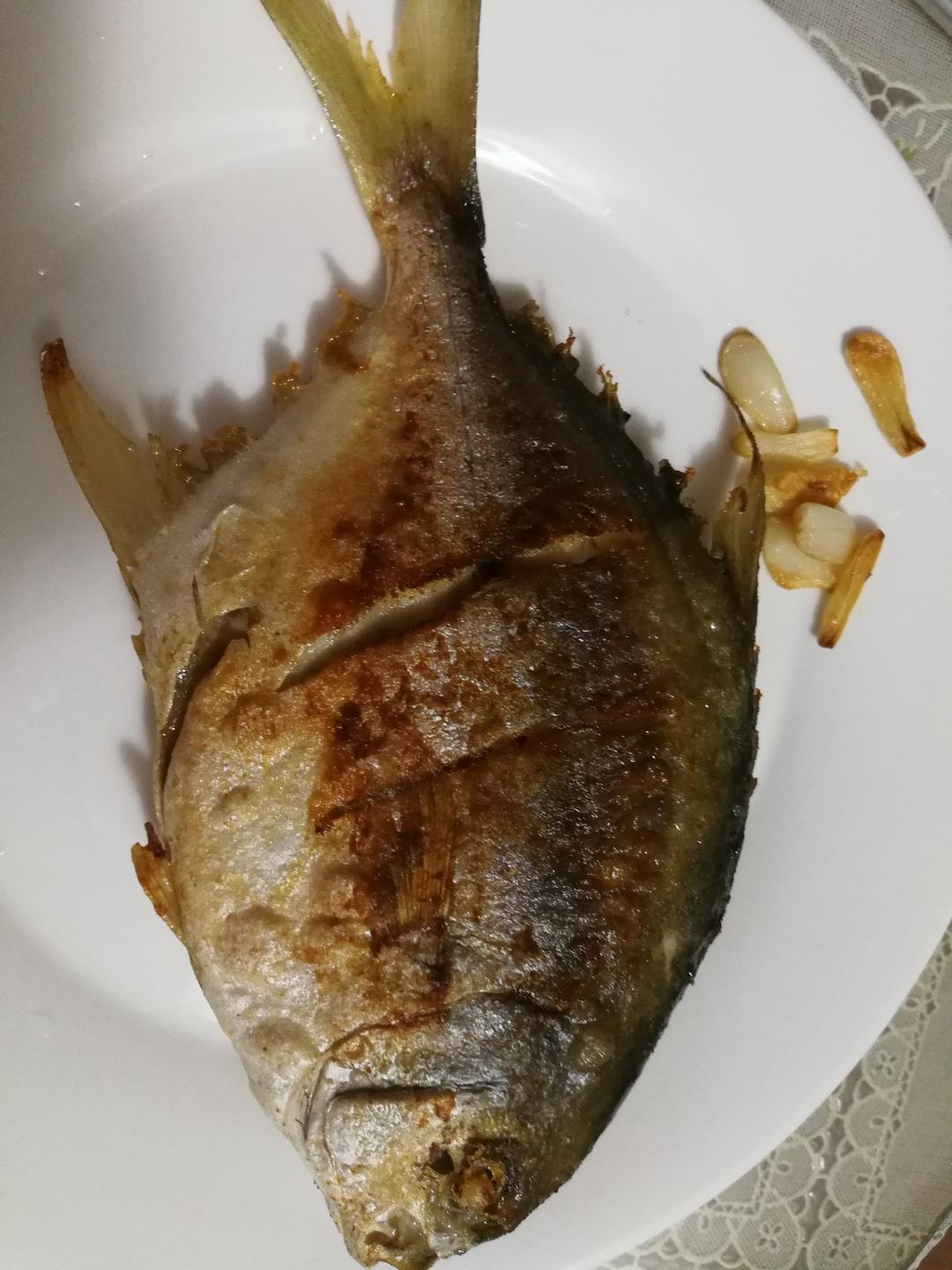 干煎椒盐鲳鱼