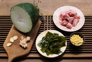冬瓜黄豆海带猪骨汤的做法 步骤1