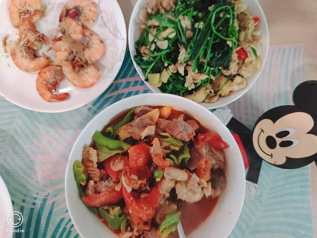 厨师长教你：“西红柿炖牛肉”的家常做法，营养又美味