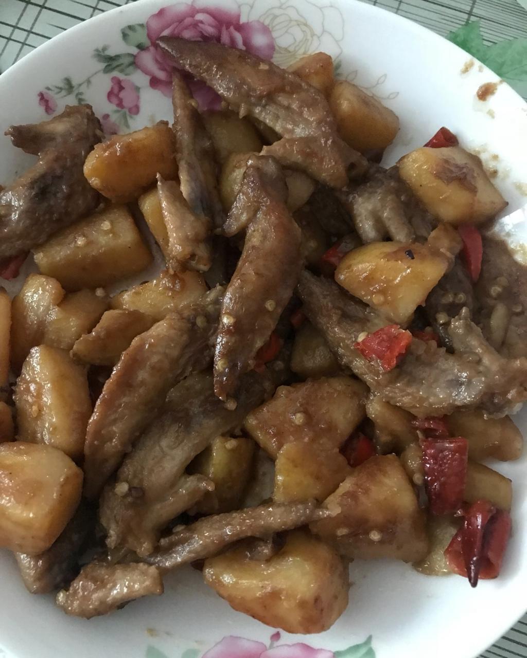 土豆焖鸡翅尖