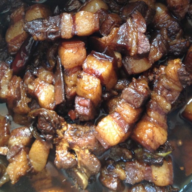 吃着碗里望着锅里的红烧肉