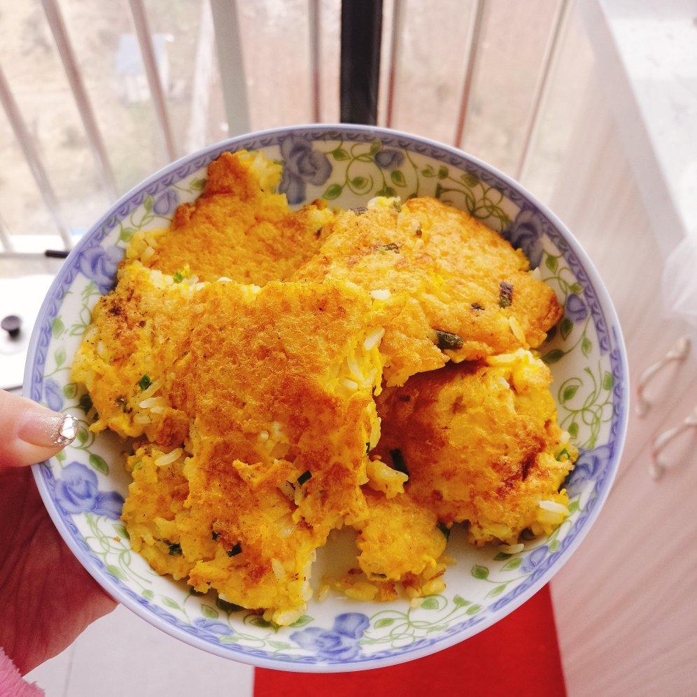 米饭蛋饼（剩米饭煎蛋饼）