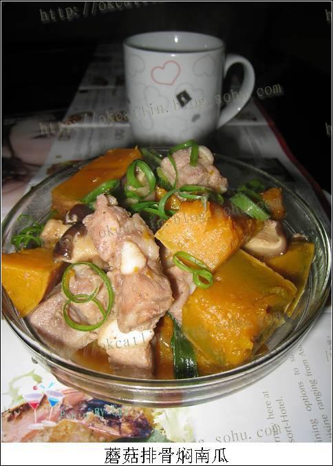 蘑菇排骨焖南瓜的做法