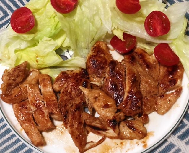 嫩香煎鸡胸肉（超简单减肥瘦身餐）的做法