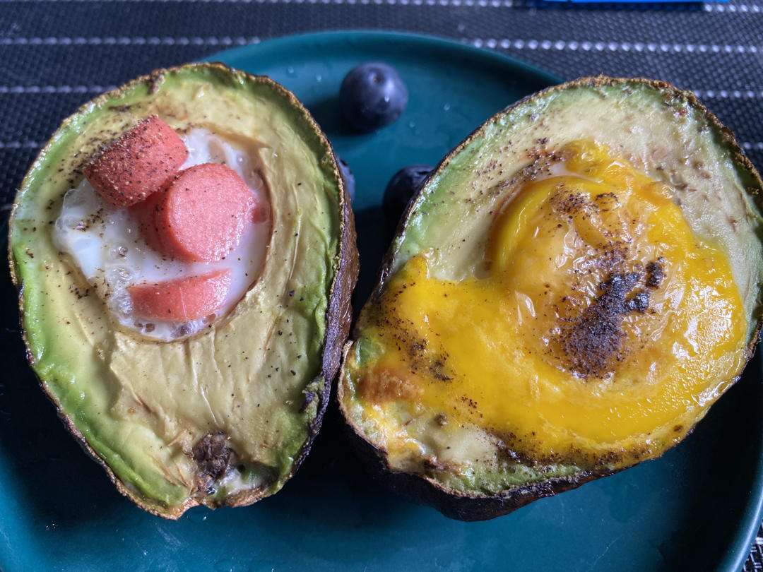 生酮小菜：烤牛油果