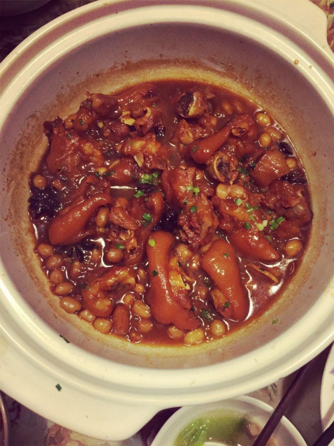 南乳花生猪脚煲