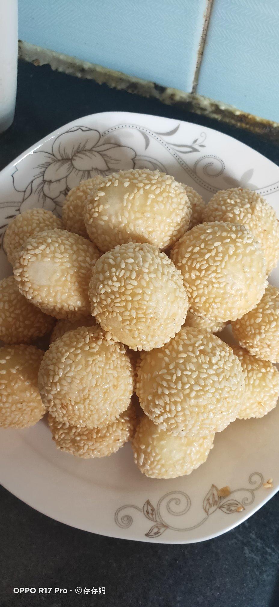 圆滚滚的芝麻球