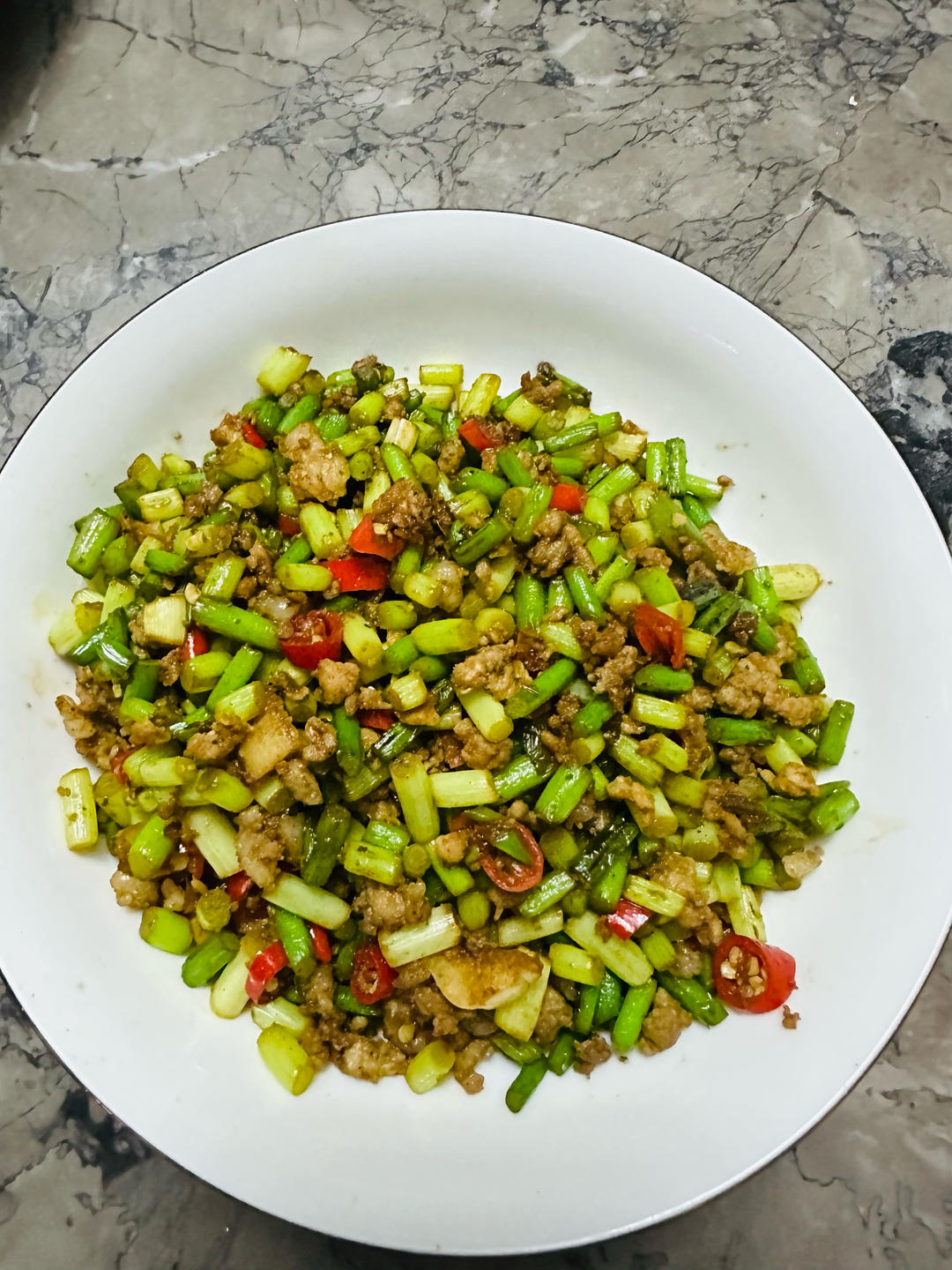 蒜苔炒肉末，三碗米饭都不够吃