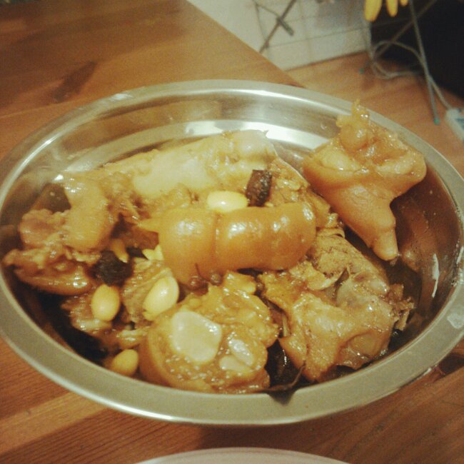 南乳花生猪脚煲