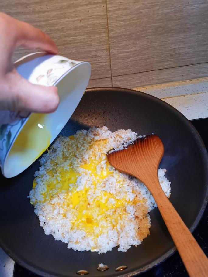 超低配版蛋炒饭的做法