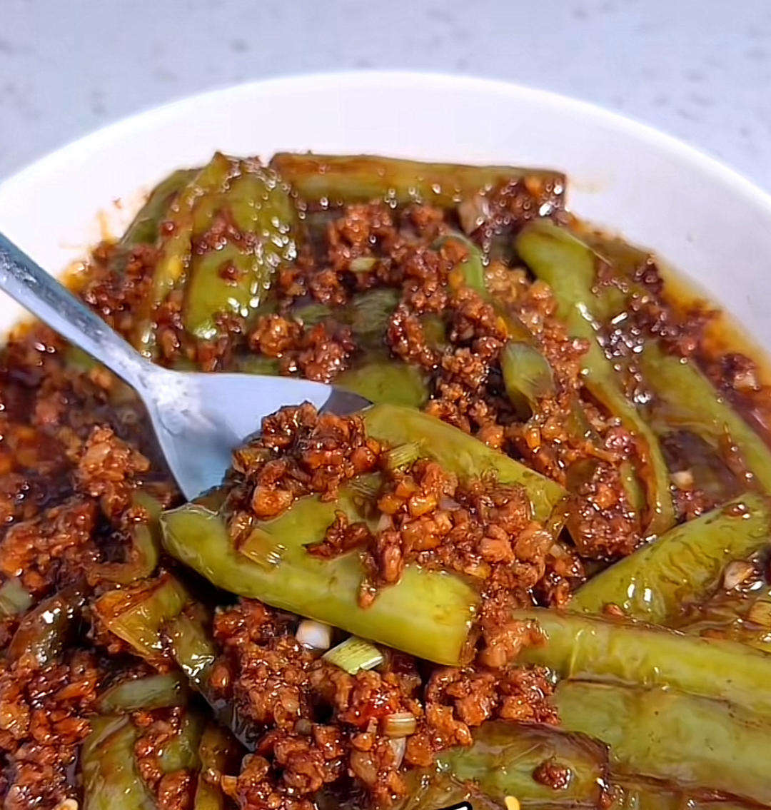 油焖肉末青椒
