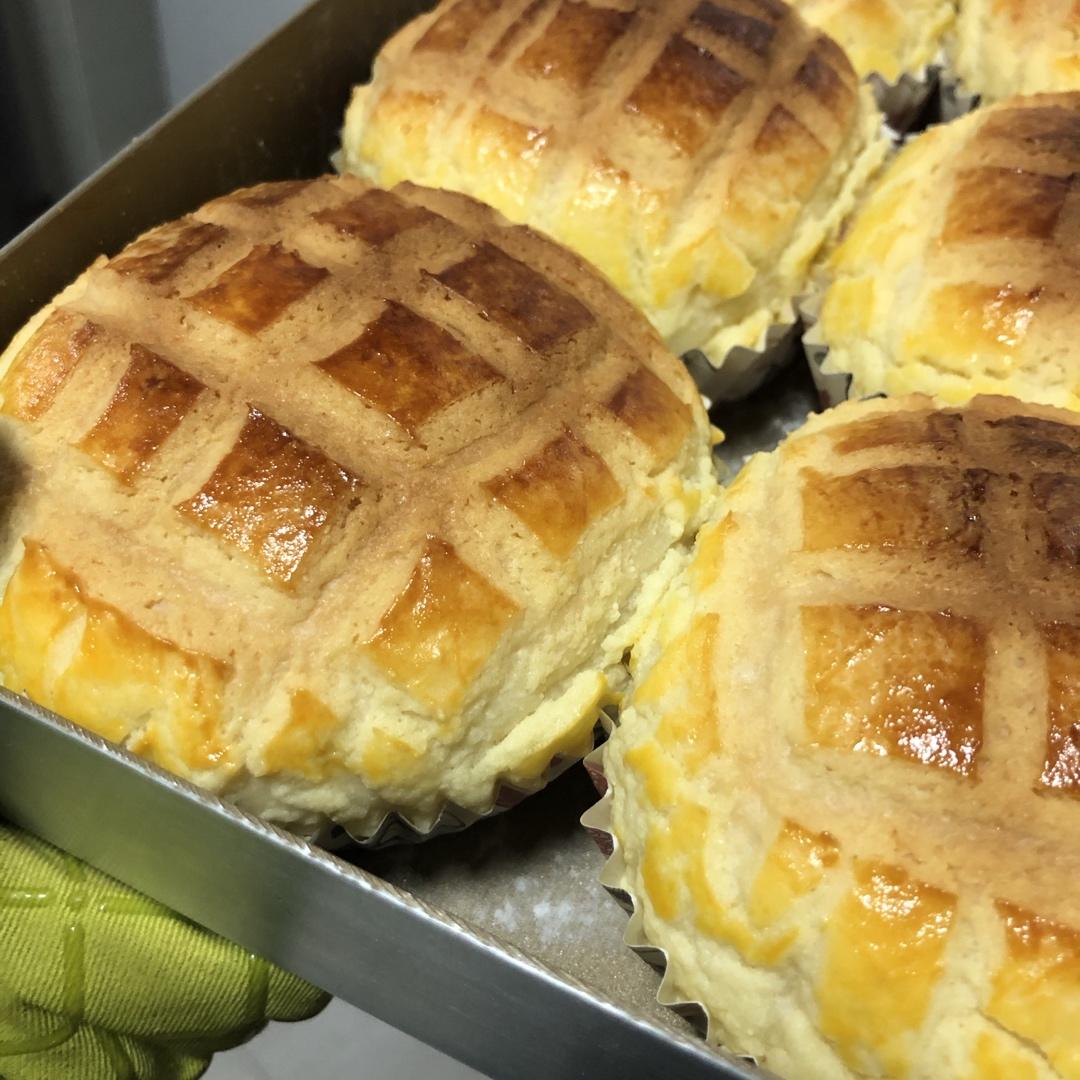好吃到炸裂的港式菠萝包（附带制作酥皮的小视频）