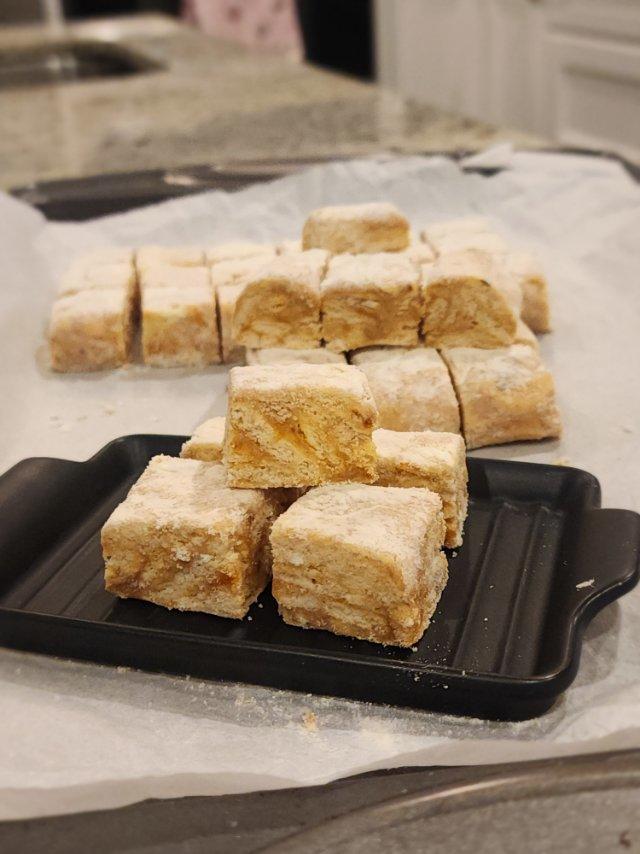 咸蛋黄肉松雪花酥