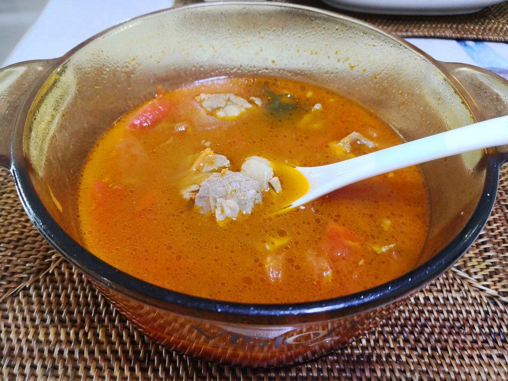 汤浓肉嫩的番茄牛腩，牛腩软烂秘法