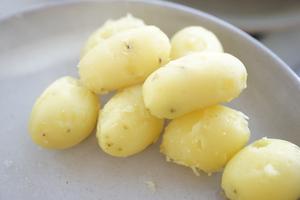 风味小土豆——Staub珐琅铸铁锅的做法 步骤3