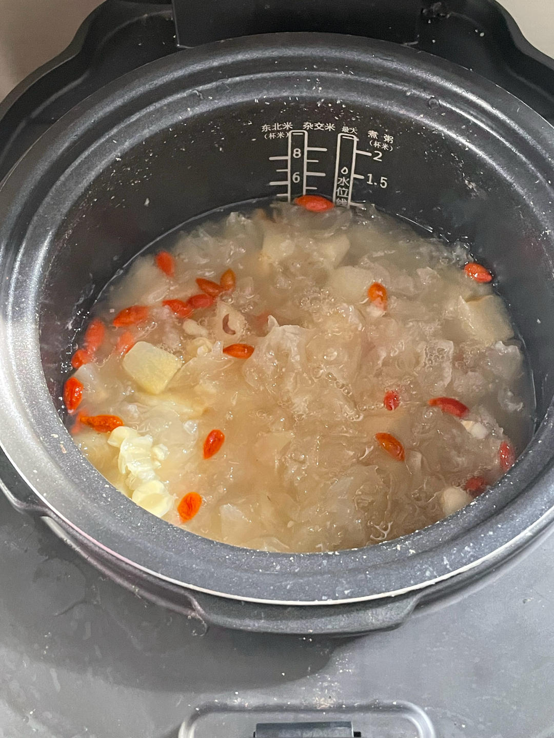 红枣银耳莲子羹（有出胶质、出胶，懒人的电压力锅版）