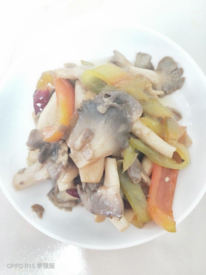 青椒炒平菇