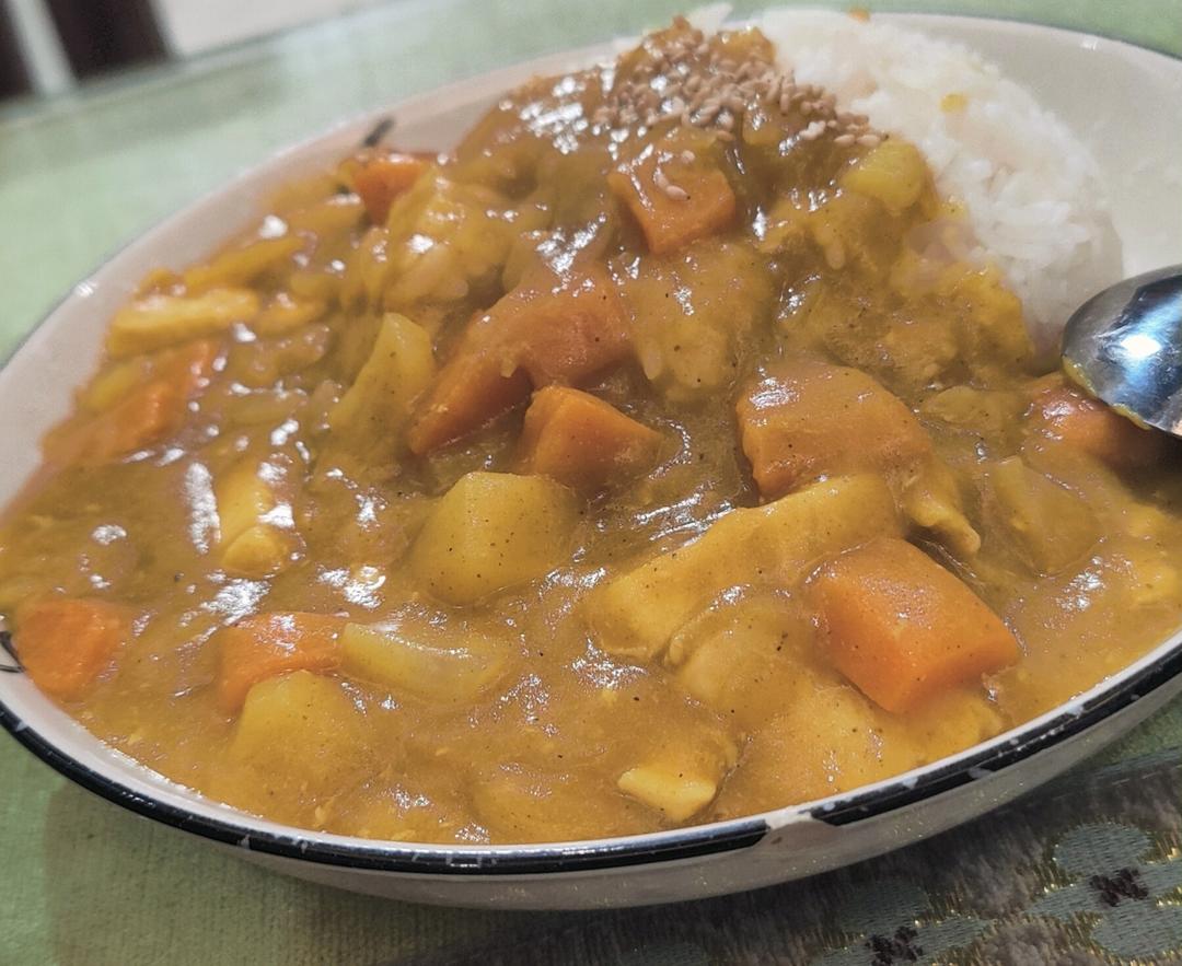 简单好吃的咖喱鸡肉饭（土豆很糯，鸡肉很嫩，三十分钟左右完成）