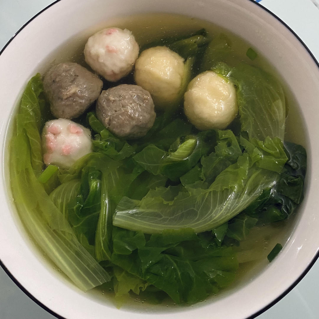 鸡肉丸子青菜汤