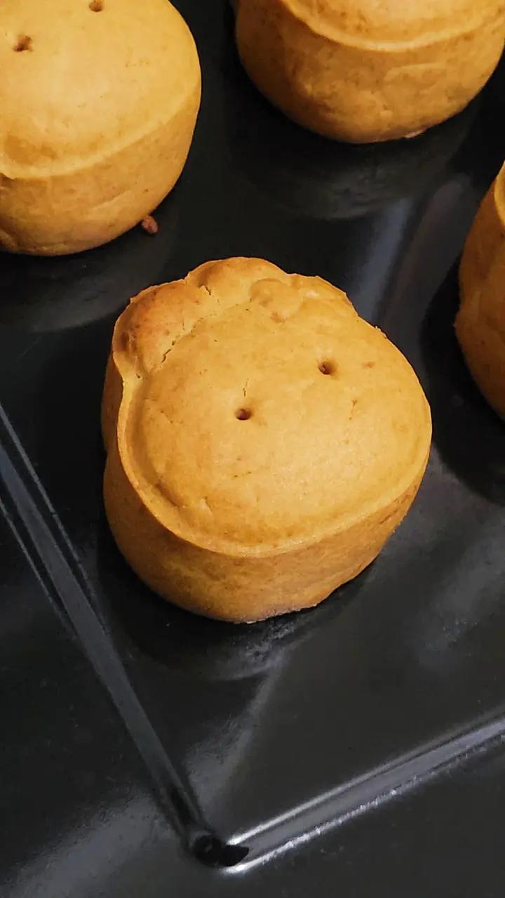 广式月饼—蛋黄莲蓉月饼