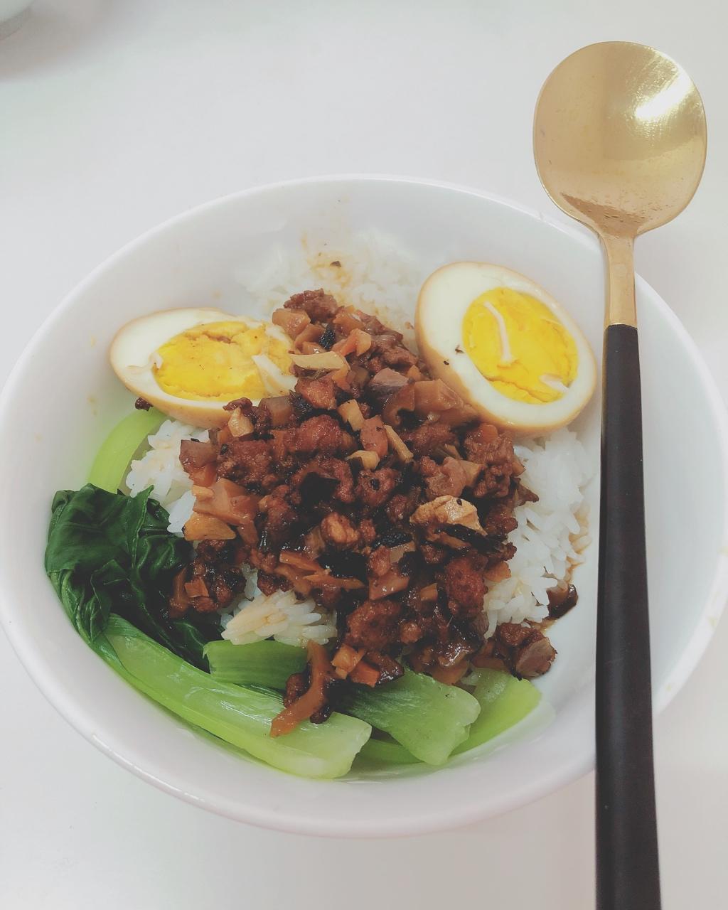 洋葱酥卤肉饭