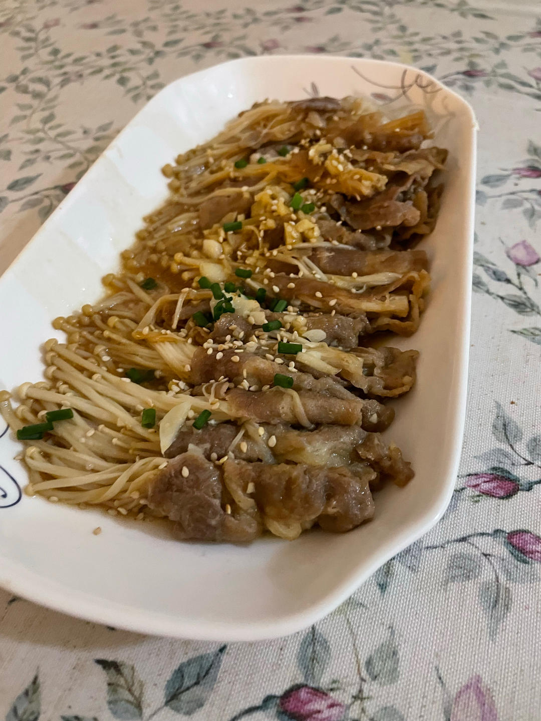 做法简单且巨下饭——金菇肥牛卷