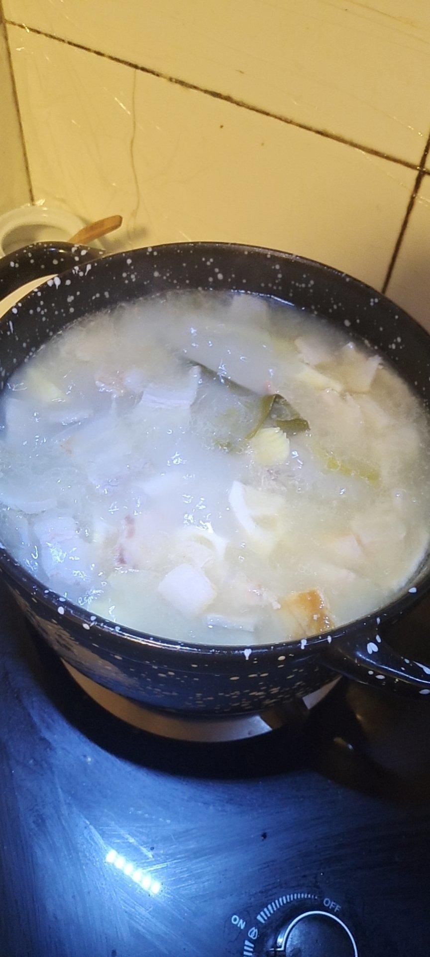 中餐｜浓郁奶白的腌笃鲜（白汤的秘密）