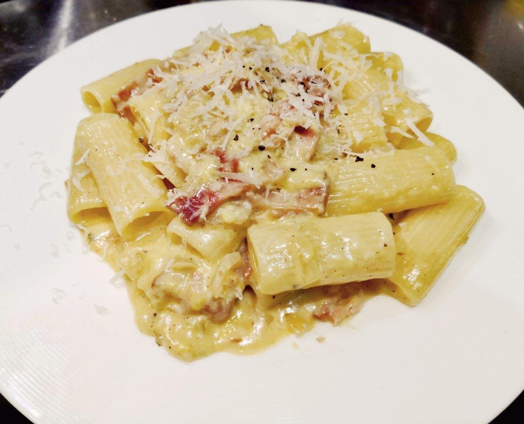 超简单的奶汁培根意面Carbonara