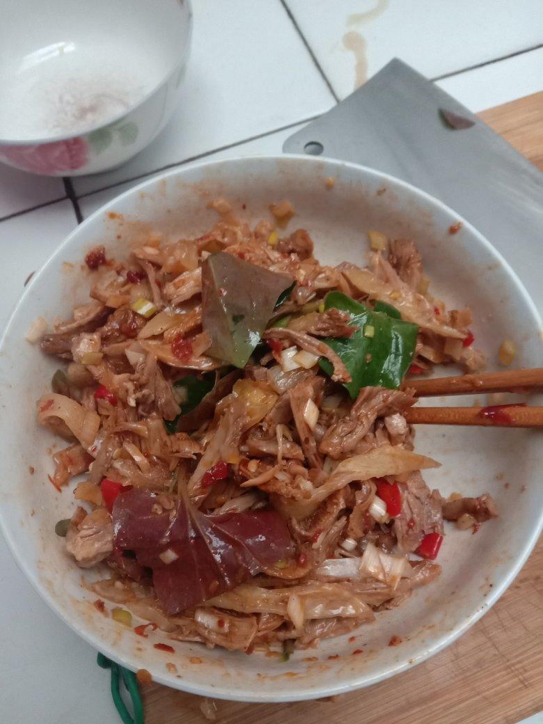 手撕凉拌鸡腿肉