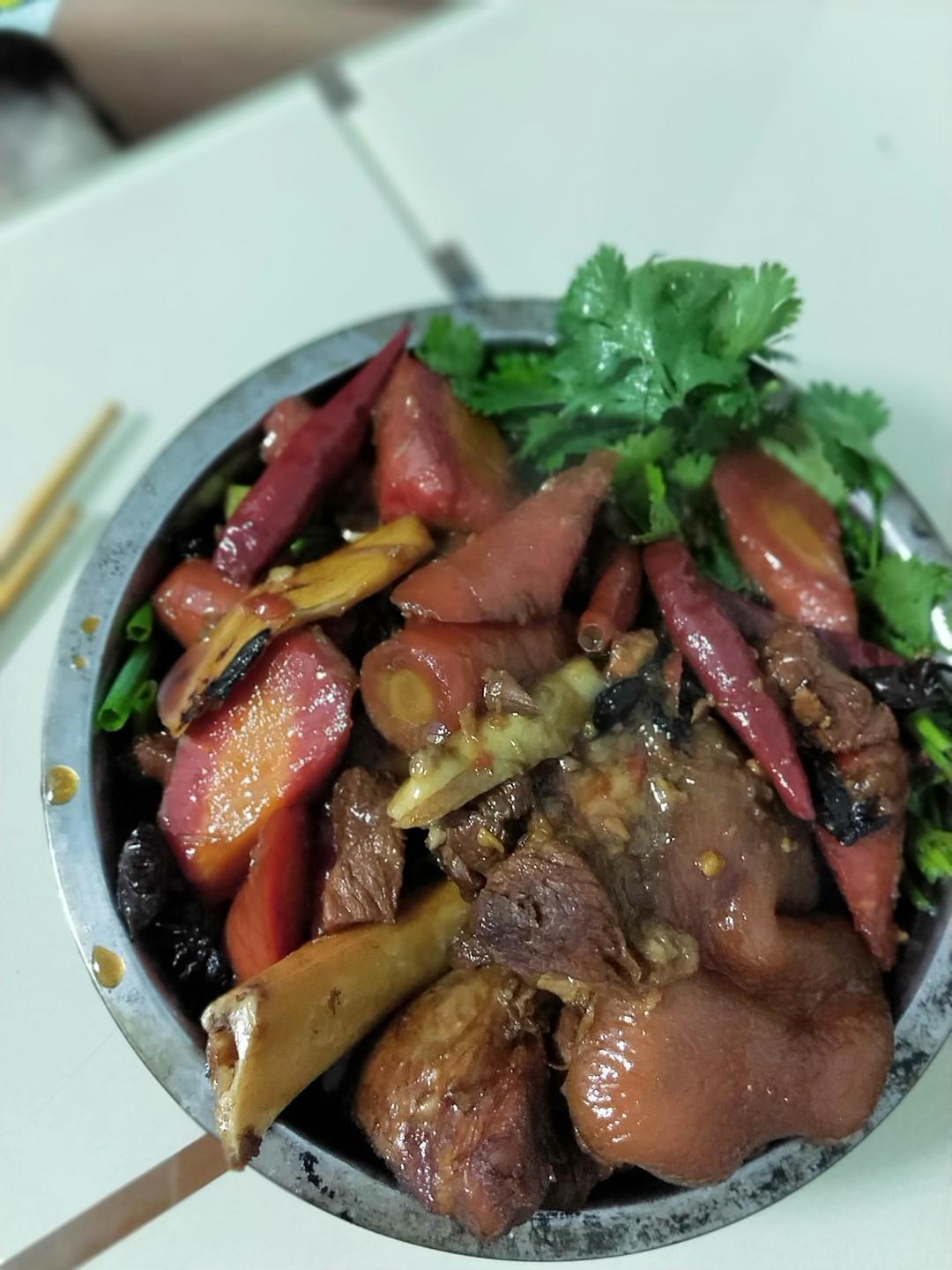 旺财狗和八筒狗的妈妈做的红烧蹄(肘子)