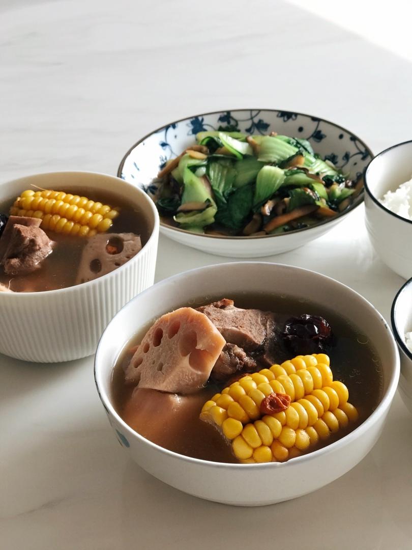 莲藕玉米排骨汤