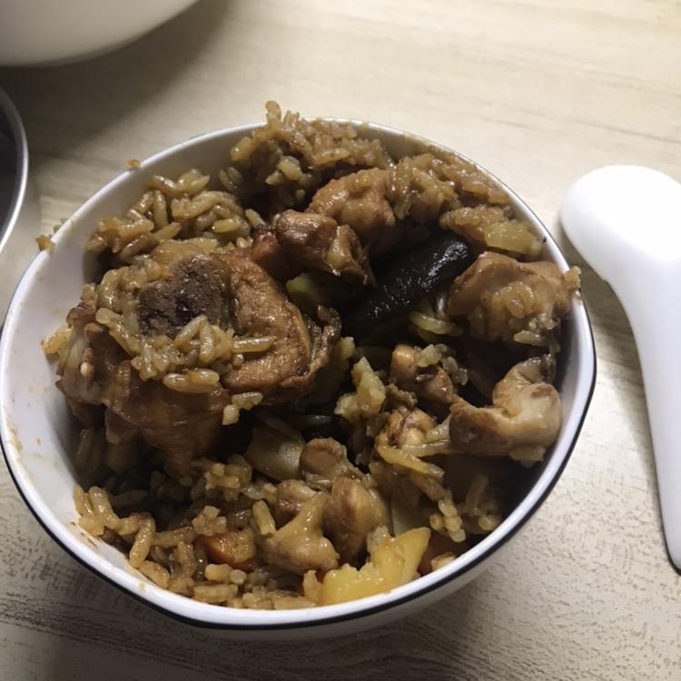 【香菇鸡肉焖饭】