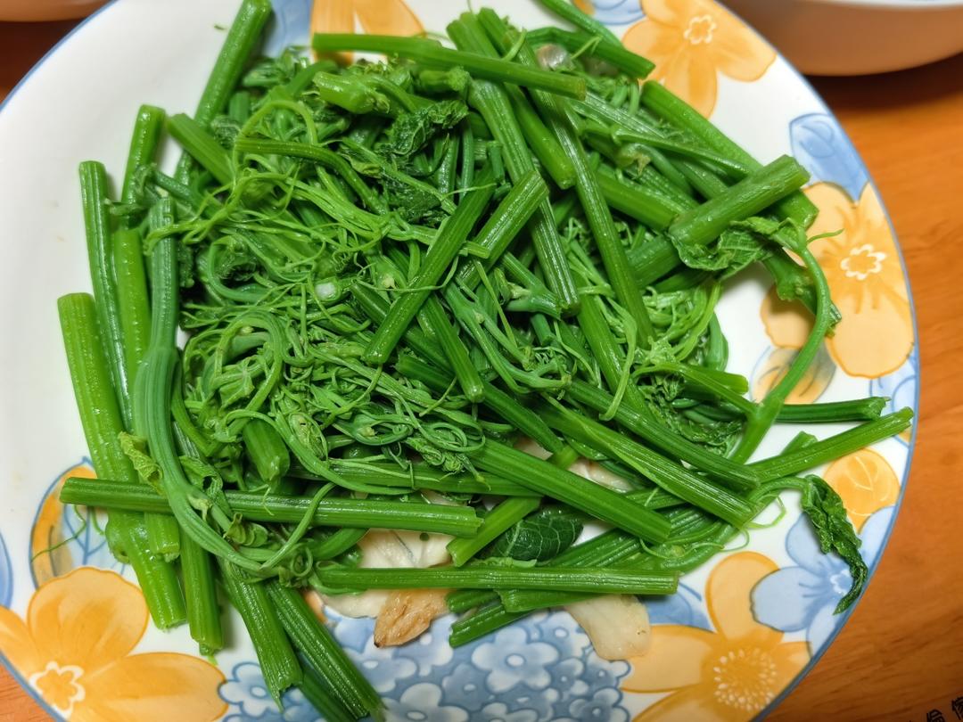 脆爽下饭的炝拌丝瓜尖