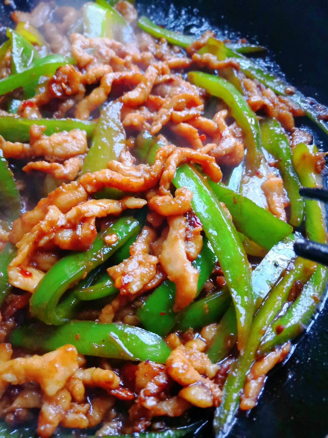 生如夏花0114做的经典的家常菜青椒炒肉丝简单的食材也能做出如此美味