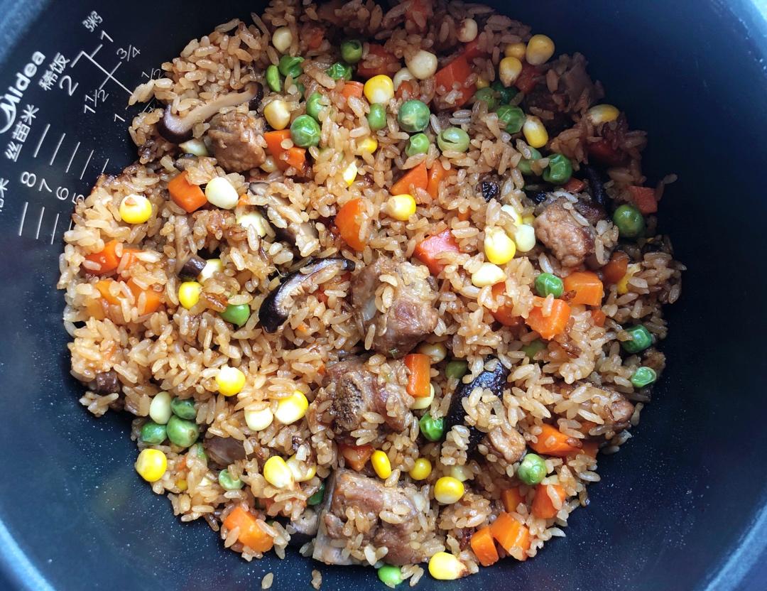 【排骨焖饭】