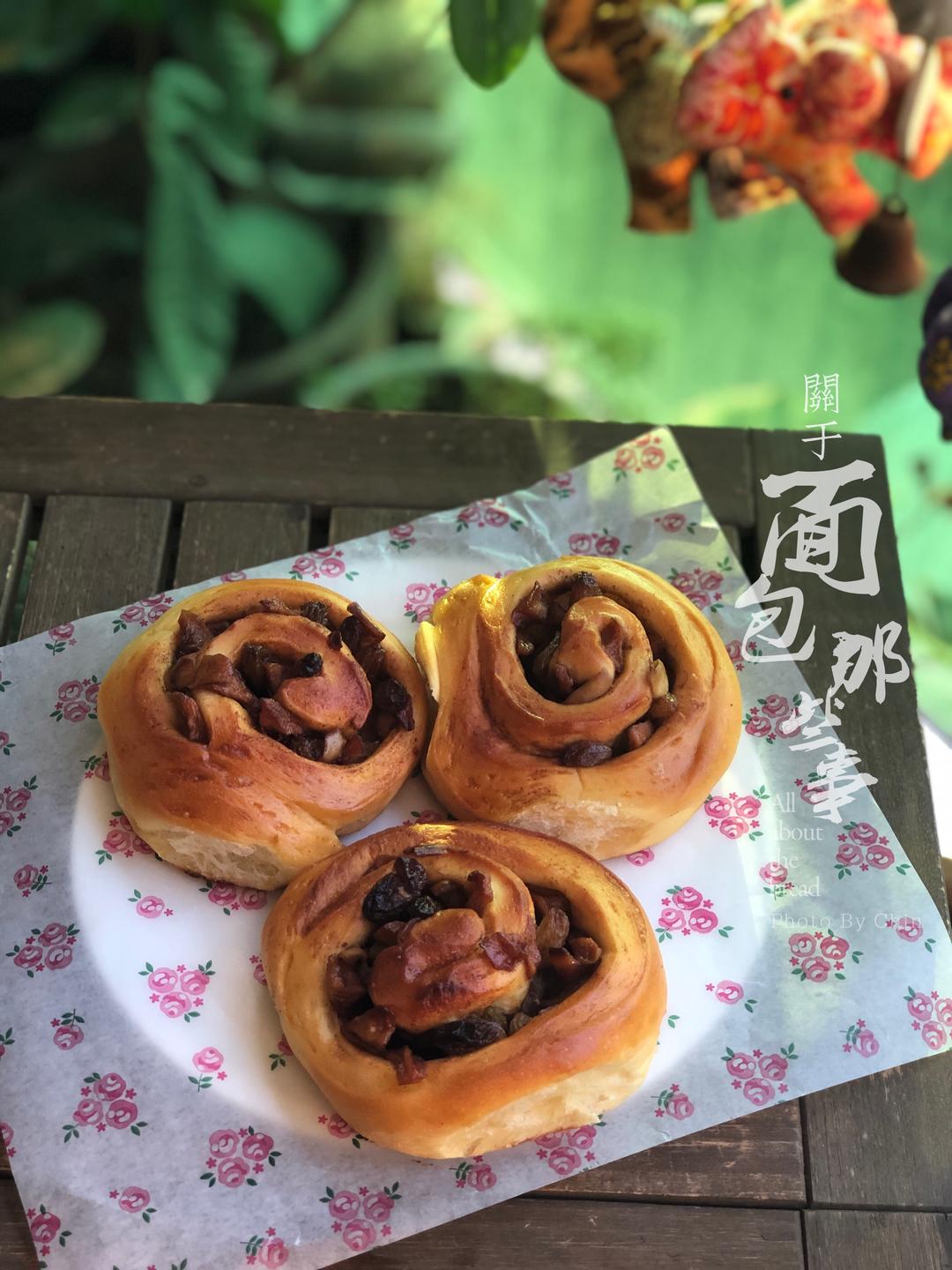 肉桂苹果卷面包