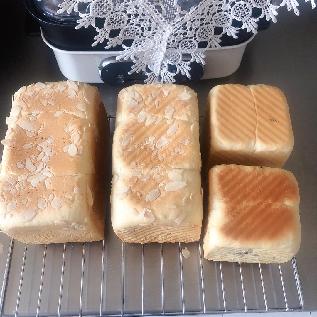 用烤箱自己做面包--手工牛奶吐司面包