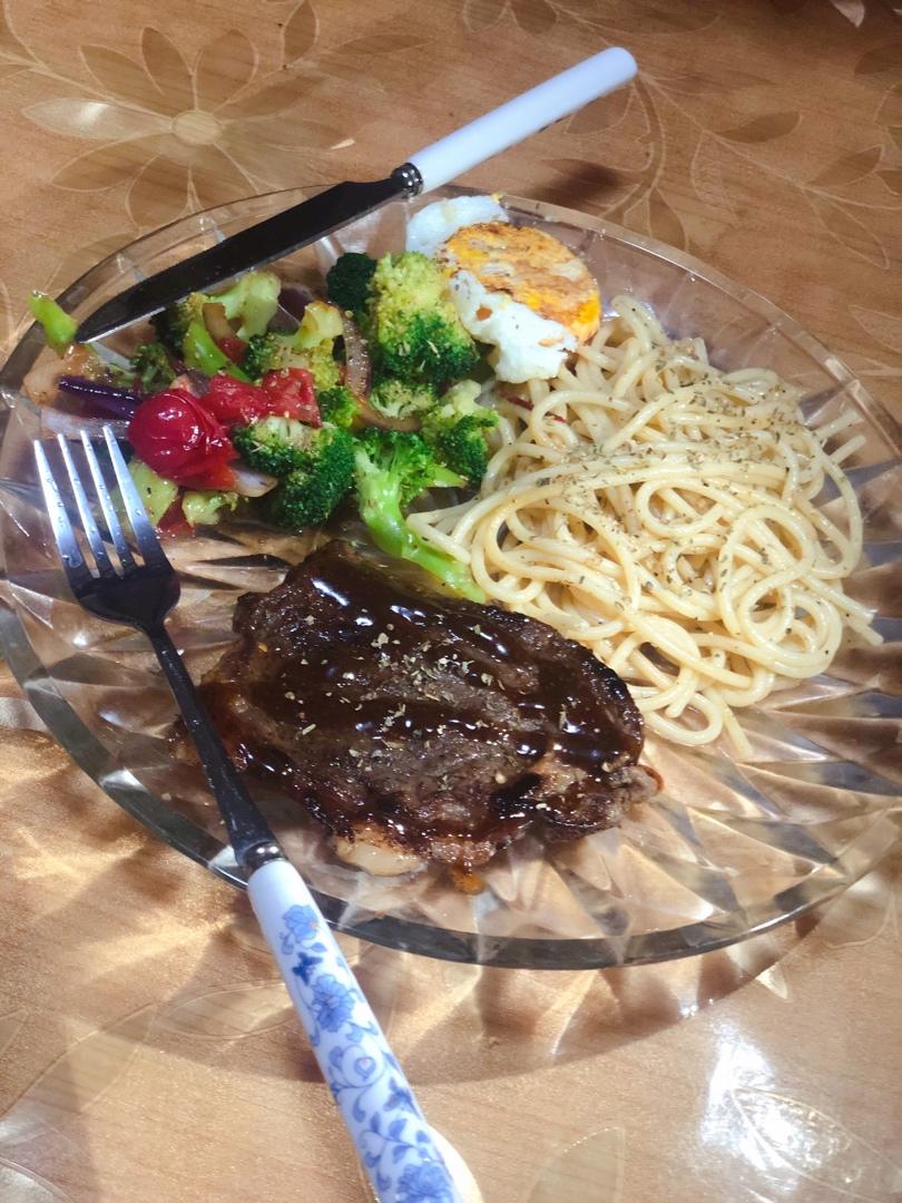 四分钟煎好一块鲜嫩多汁的牛排