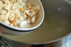 百合绿豆薏米汤的做法 步骤5