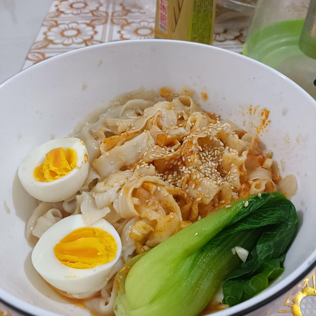 十分钟就能吃上的超简单油泼面