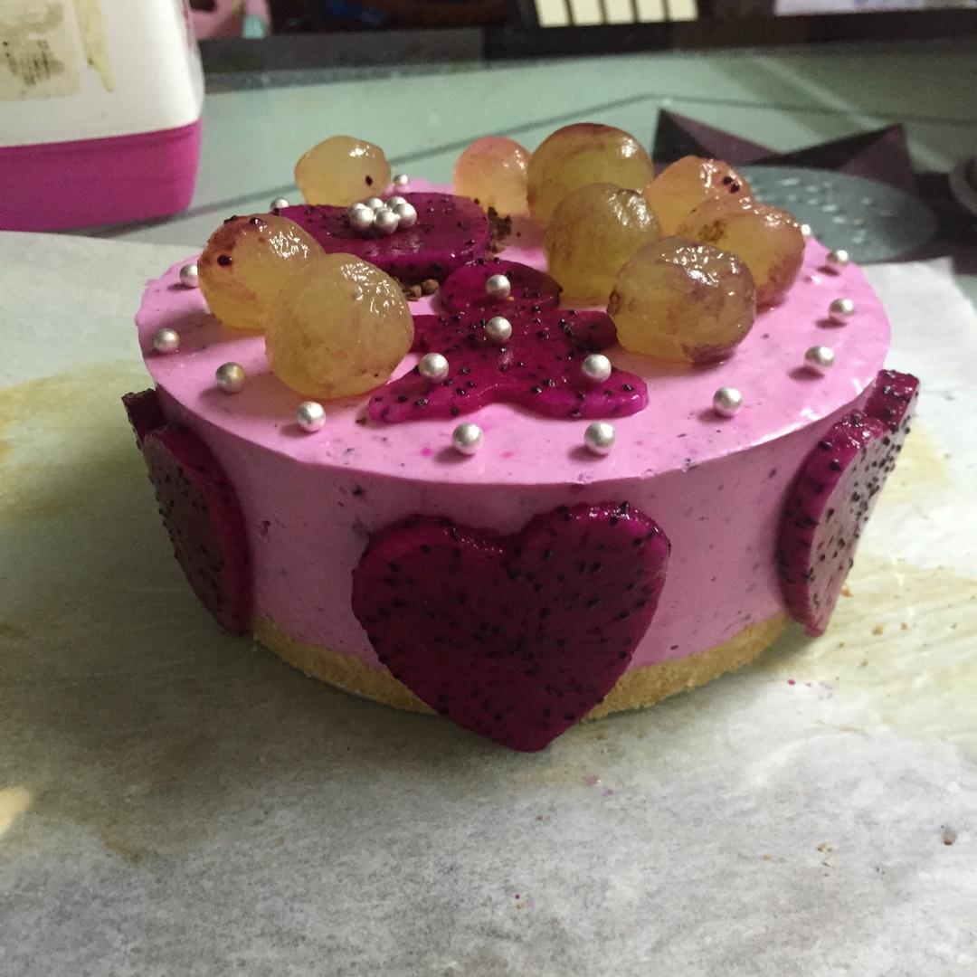 红肉火龙果慕斯