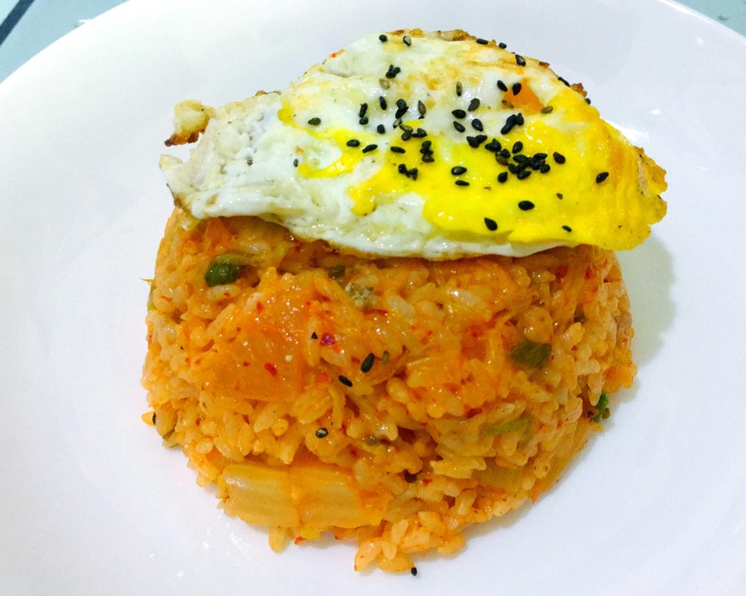 辣白菜炒饭的做法