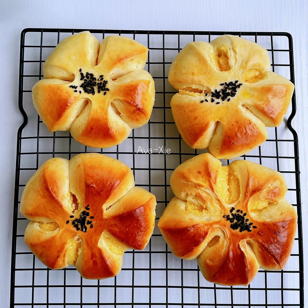 椰蓉花形面包的做法