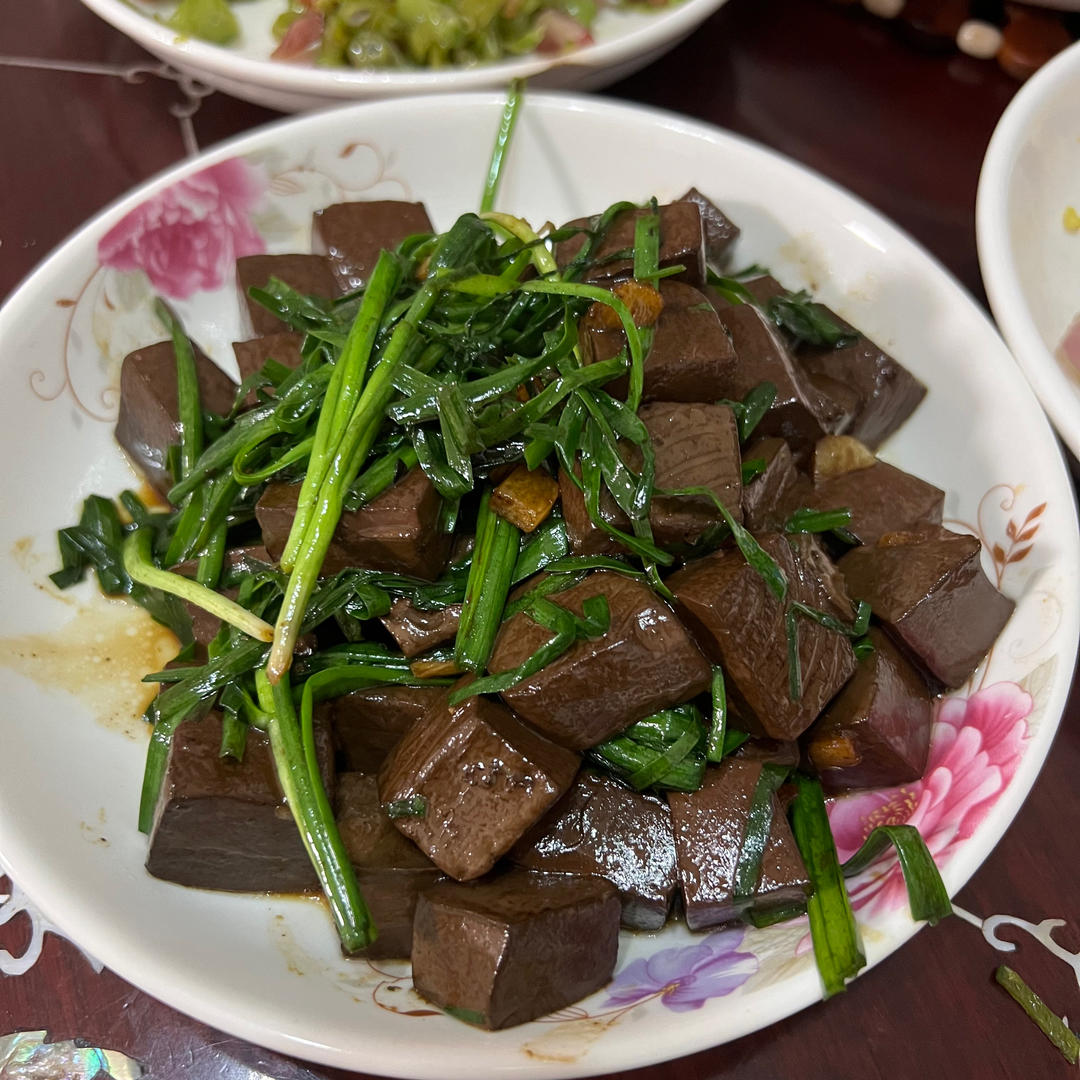厨师长教你：“韭菜烧鸭血”的正宗做法，非常下饭
