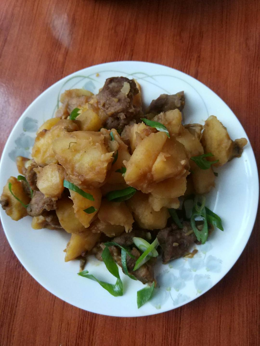 土豆炖牛肉
