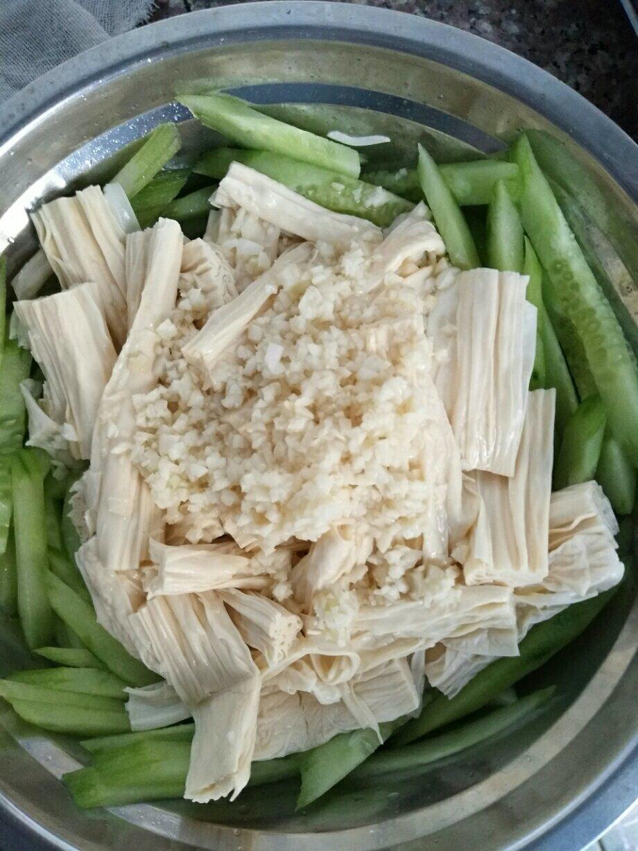 孜然凉拌腐竹小黄瓜（超好吃）