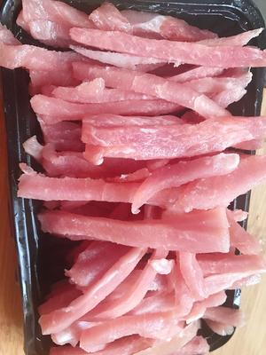 减肥可食的豌豆角炒肉的做法 步骤1