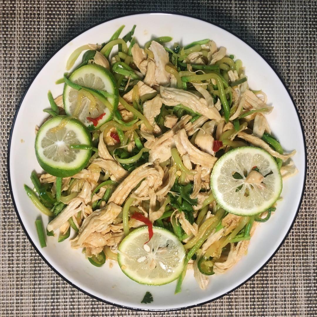 老友杂粉多放酸笋少放辣做的青柠拌鸡丝